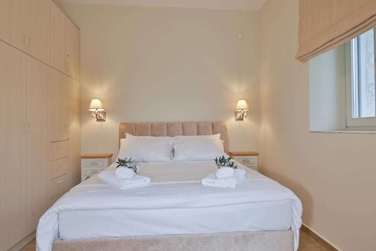 Efmar Exclusive Residences Githio Habitación foto